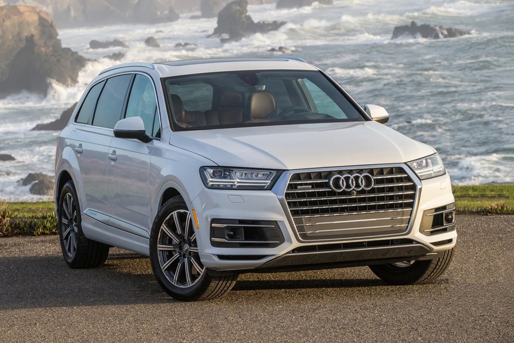 A parked white 2018 Audi Q7