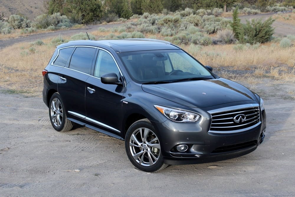 A parked black 2015 Infiniti QX60