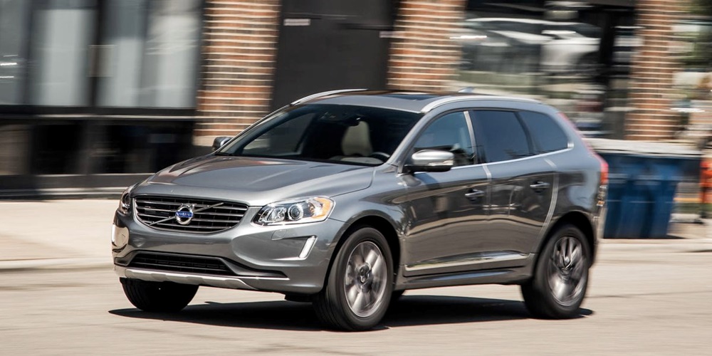 A silver 2016 Volvo XC60 on the move