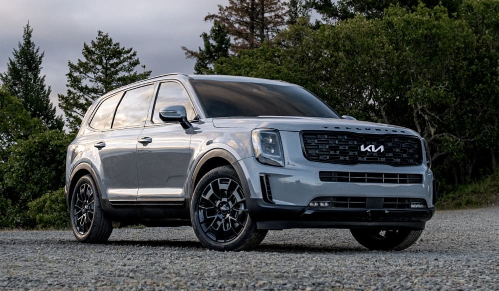 A parked silver 2023 Kia Telluride